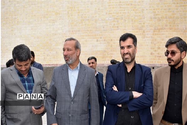 بازدیدمشاوراقتصادی استاندار و مدیر سازمان برنامه وبودجه استان از پروژه های اقتصادی و عمرانی بهاباد