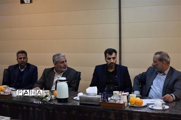 بازدیدمشاوراقتصادی استاندار و مدیر سازمان برنامه وبودجه استان از پروژه های اقتصادی و عمرانی بهاباد