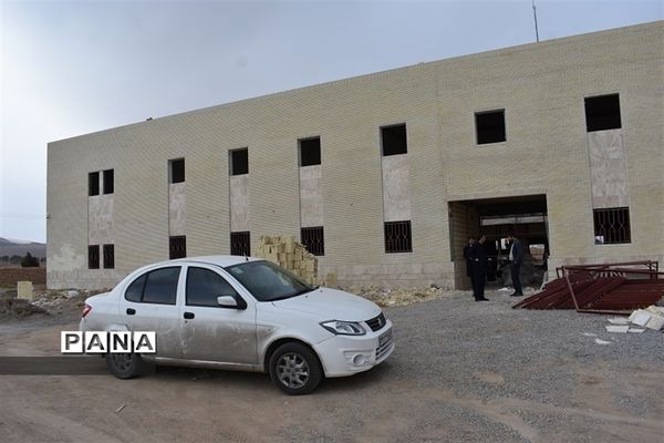 بازدیدمشاوراقتصادی استاندار و مدیر سازمان برنامه وبودجه استان از پروژه های اقتصادی و عمرانی بهاباد