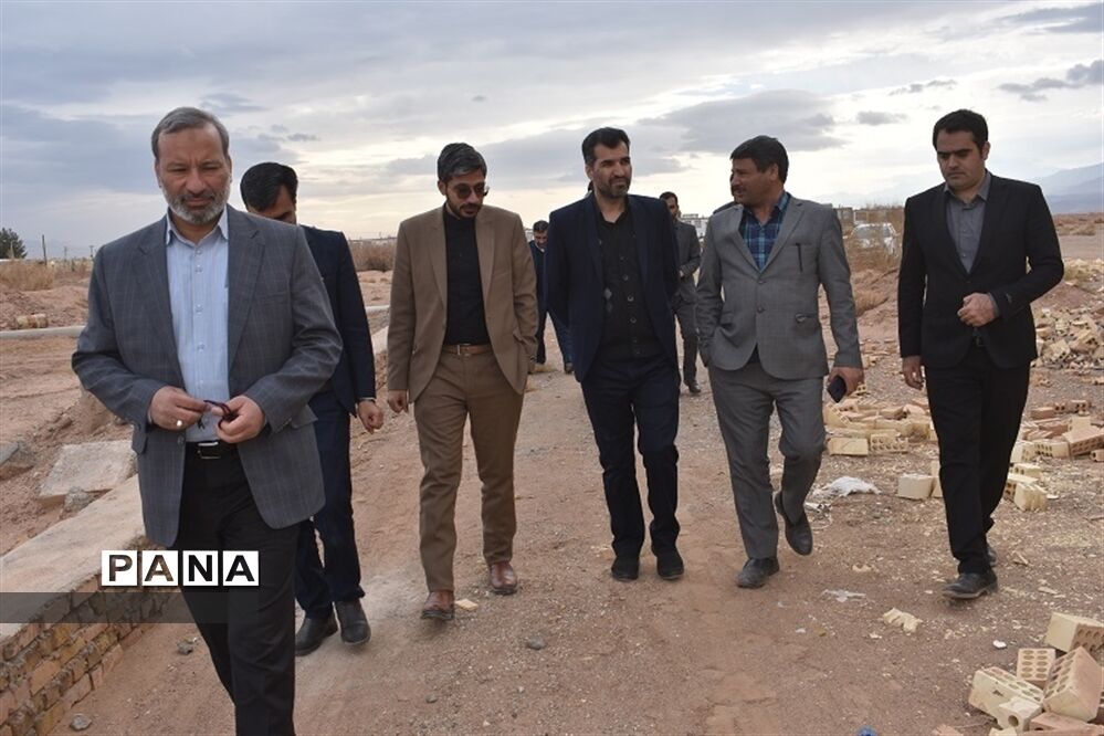 بازدیدمشاوراقتصادی استاندار و مدیر سازمان برنامه وبودجه استان از پروژه های اقتصادی و عمرانی بهاباد