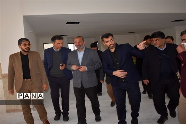 بازدیدمشاوراقتصادی استاندار و مدیر سازمان برنامه وبودجه استان از پروژه های اقتصادی و عمرانی بهاباد