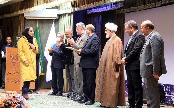 تجلیل از فرهنگیان و دانش‌آموزان پژوهشگر برتر سال 1401