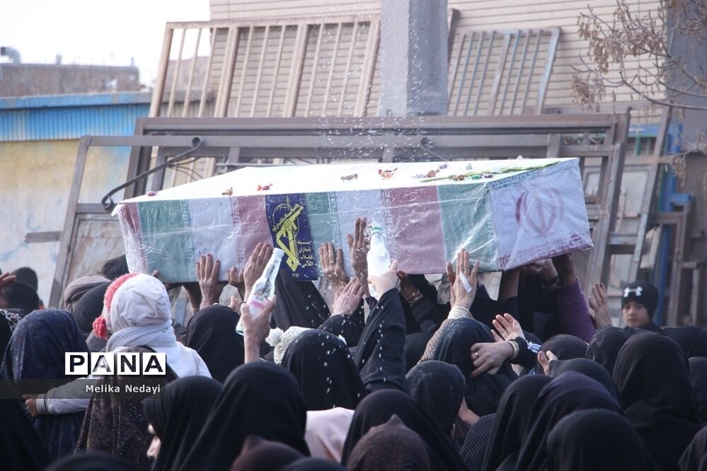 مراسم‌ استقبال و تشییع پیکر شهید گمنام دفاع مقدس در روستای مومن‌آباد تربت‌جام