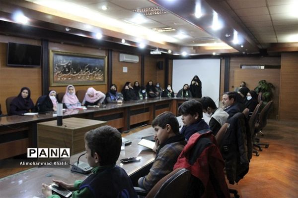 برگزاری کارگاه آموزشی روایت نویسی ویژه مربیان و دانش‌آموز خبرنگاران خبرگزاری پانا در شیراز