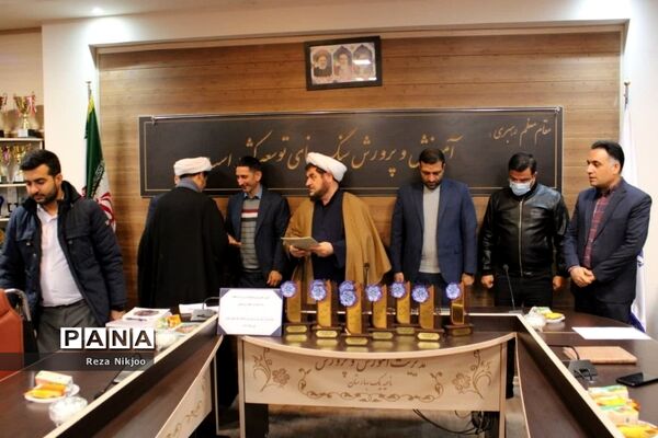تجلیل از پژوهشگران برتر ناحیه یک بهارستان
