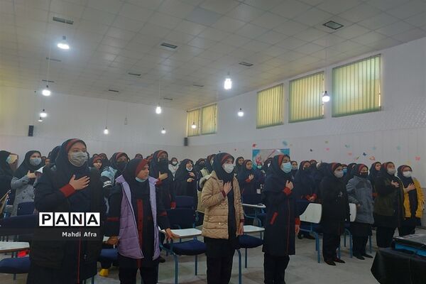 نشست دانش‌آموزی با موضوع نماز در دبیرستان شاهد هدی شهرستان بهبهان