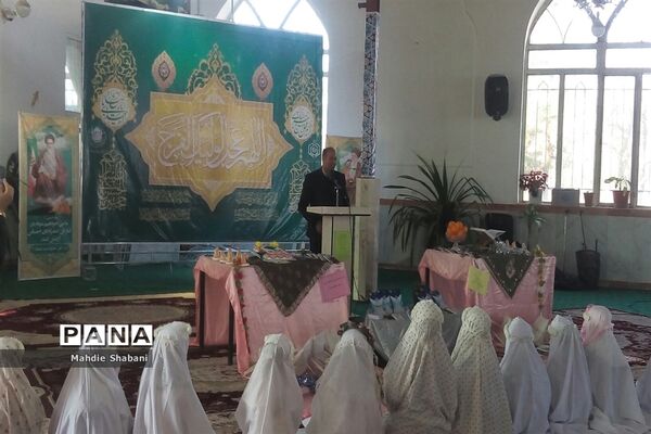 مراسم جشن تکلیف دانش‌آموزان در امامزاده سید محمد (ع) کاشمر