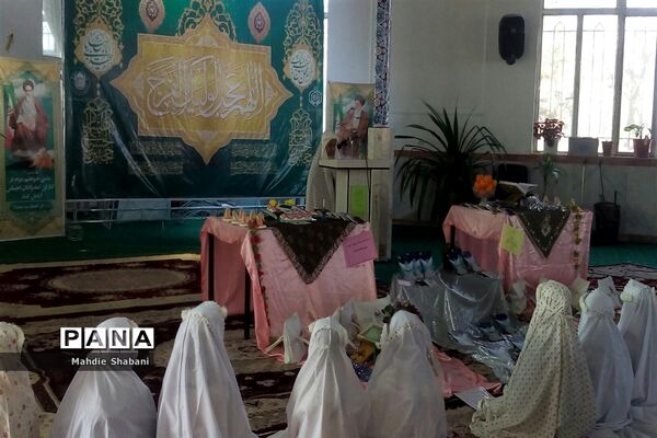 مراسم جشن تکلیف دانش‌آموزان در امامزاده سید محمد (ع) کاشمر