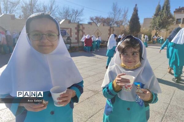 یک روز با شیر در مدارس آباده