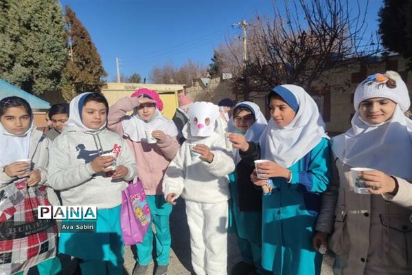 یک روز با شیر در مدارس آباده