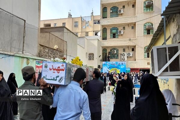 تشییع شهید گمنام در دبیرستان ایده‌آل دوره اول و دوم دواس بوشهر