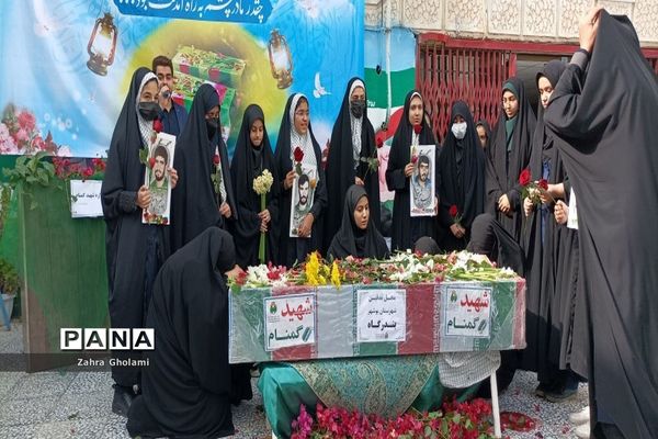 تشییع شهید گمنام در دبیرستان ایده‌آل دوره اول و دوم دواس بوشهر