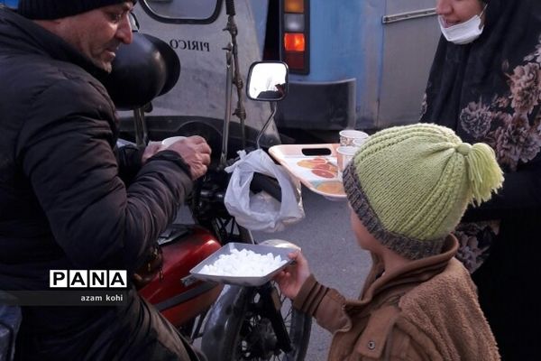 برپایی موکب عزاداری و ایستگاه صلواتی  توسط دانش‌آموزان شهرستان شهریار