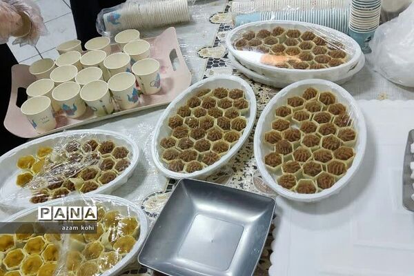 برپایی موکب عزاداری و ایستگاه صلواتی  توسط دانش‌آموزان شهرستان شهریار