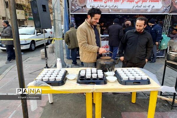 برپایی موکب شهید ابراهیم هادی در مسیر تشییع پیکر شهدای گمنام در خیابان انقلاب