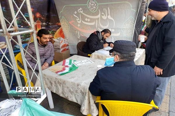 برپایی موکب شهید ابراهیم هادی در مسیر تشییع پیکر شهدای گمنام در خیابان انقلاب