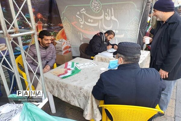 برپایی موکب شهید ابراهیم هادی در مسیر تشییع پیکر شهدای گمنام در خیابان انقلاب