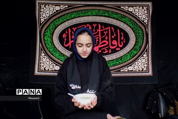 برگزاری ایستگاه صلواتی در دبیرستان فرزانگان 4 منطقه 13