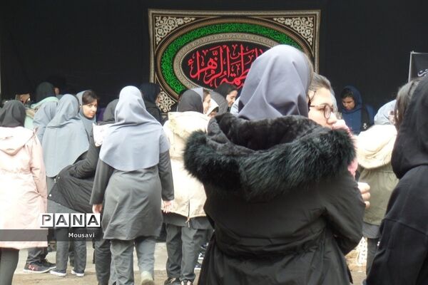 برگزاری ایستگاه صلواتی در دبیرستان فرزانگان 4 منطقه 13