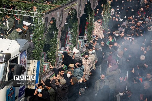 تشییع پیکر ۲۰۰ شهید گمنام دفاع مقدس در تهران