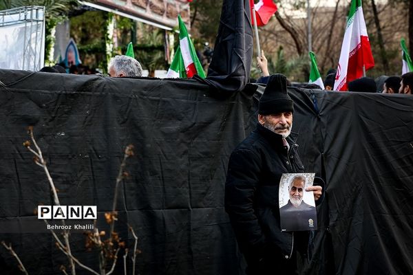 تشییع پیکر ۲۰۰ شهید گمنام دفاع مقدس در تهران