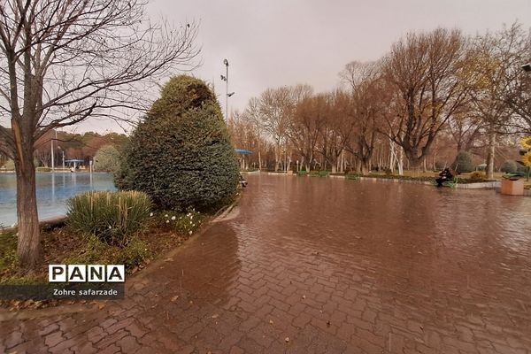 پارک لاله تهران در‌ یک روز بارانی