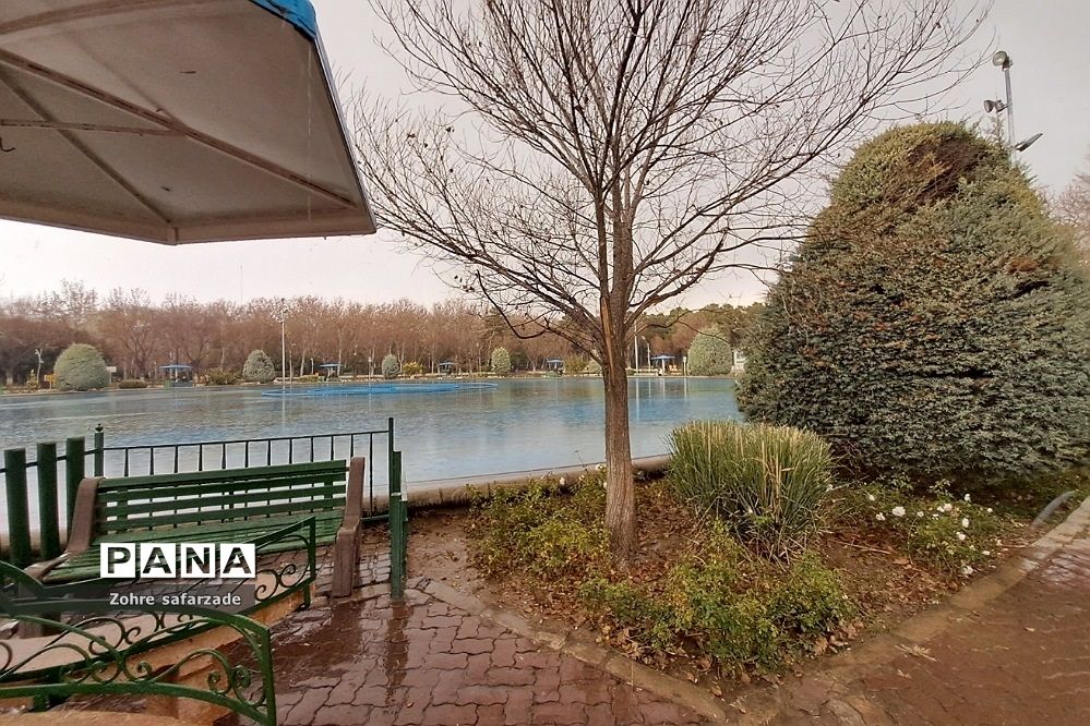 پارک لاله تهران در‌ یک روز بارانی