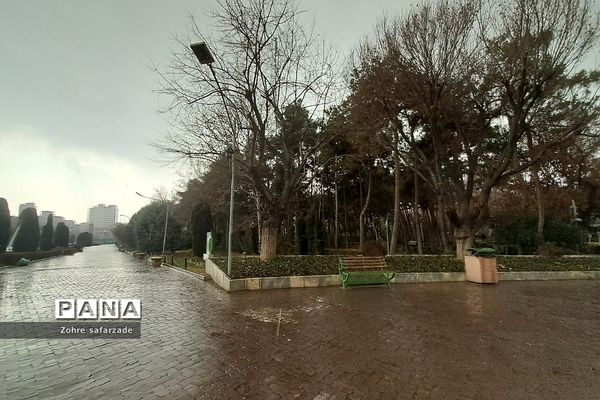 پارک لاله تهران در‌ یک روز بارانی