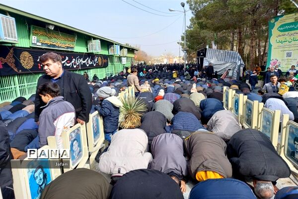تشییع پیکر پاک شهدا گمنام در سالروز شهادت حضرت زهرا (س) در اصفهان -٢