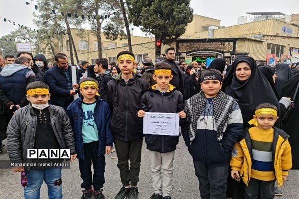 مراسم تشییع شهید گمنام دانش‌آموز همزمان با روز شهادت حضرت فاطمه زهرا (س) در شیراز