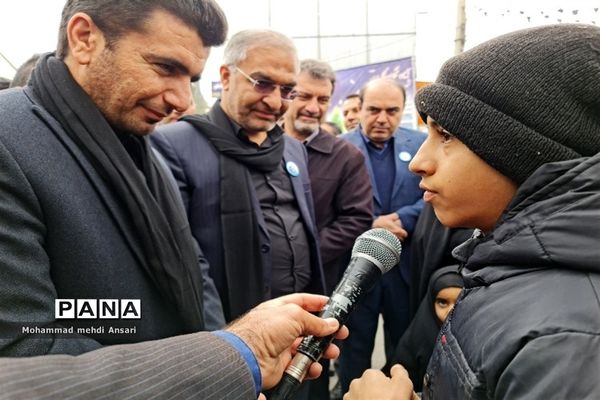 مراسم تشییع شهید گمنام دانش‌آموز همزمان با روز شهادت حضرت فاطمه زهرا (س) در شیراز