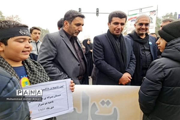 مراسم تشییع شهید گمنام دانش‌آموز همزمان با روز شهادت حضرت فاطمه زهرا (س) در شیراز