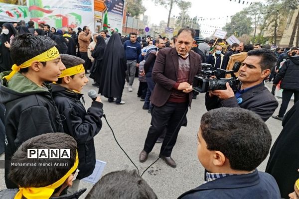 مراسم تشییع شهید گمنام دانش‌آموز همزمان با روز شهادت حضرت فاطمه زهرا (س) در شیراز