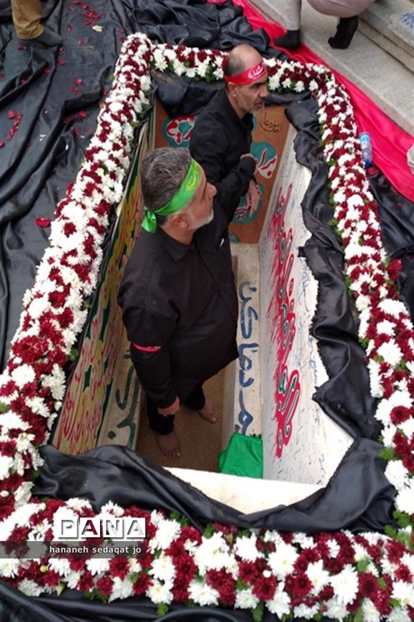 مراسم تشییع شهید گمنام دانش‌آموز در روز شهادت حضرت فاطمه (س) در فارس