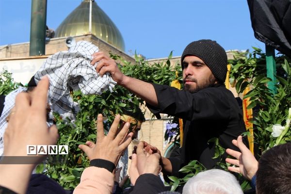 گمنام در میان خاکیان و معروف در افلاکیان