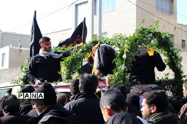 گمنام در میان خاکیان و معروف در افلاکیان