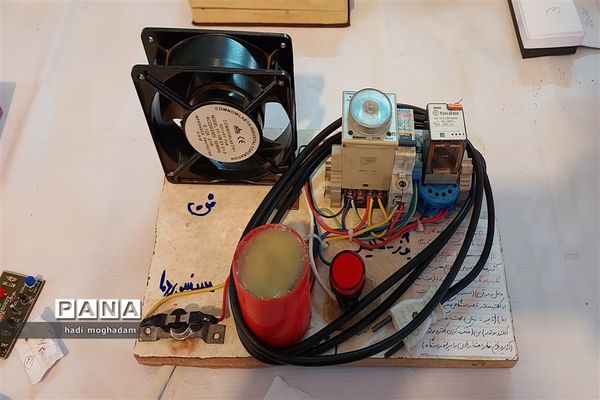 نمایشگاه دست‌سازه‌های کار و فناوری دبیرستان جلیل افشار نژاد