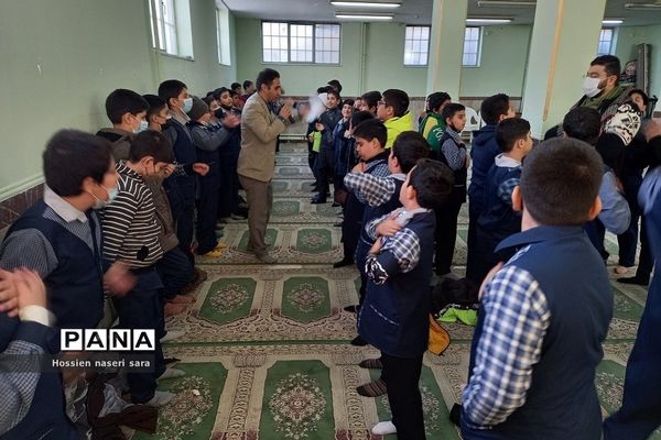 هیات‌ دانش‌آموزی دبستان ایمان رودهن در سوگ حضرت فاطمه(س)