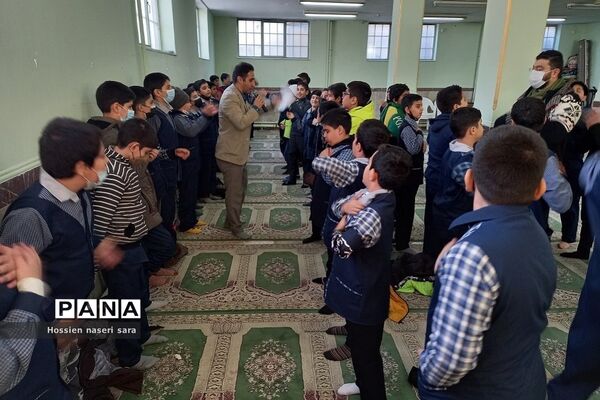 هیات‌ دانش‌آموزی دبستان ایمان رودهن در سوگ حضرت فاطمه(س)
