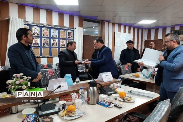 نشست هم‌اندیشی مدیران سازمان دانش آموزی مناطق شهرتهران