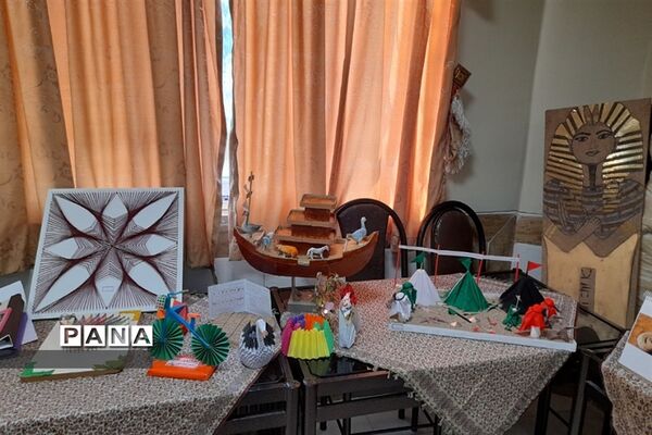 نمایشگاه دست‌سازه‌های دانش‌آموزان دبیرستان استعداد درخشان متوسطه دوم شهرستان قرچک