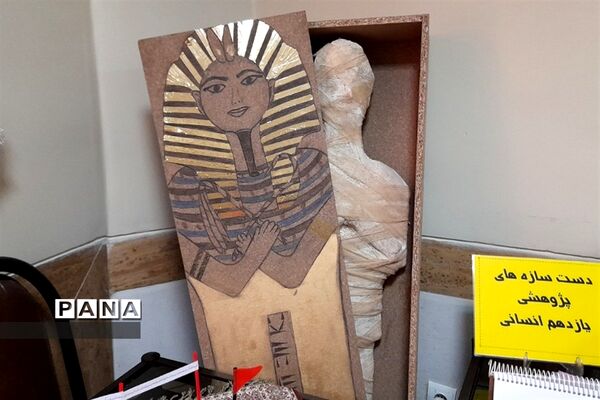 نمایشگاه دست‌سازه‌های دانش‌آموزان دبیرستان استعداد درخشان متوسطه دوم شهرستان قرچک