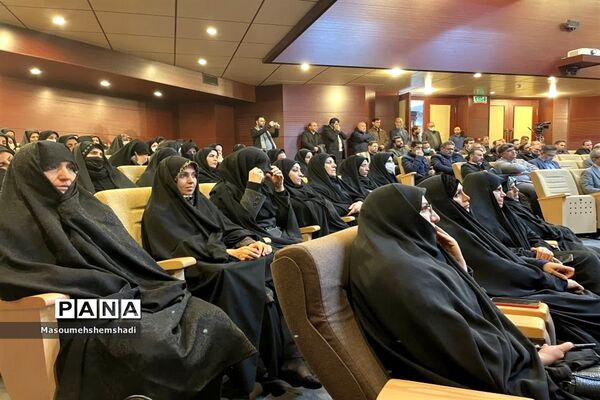 گرامیداشت هفته نهضت سوادآموزی در حرم مطهر امام خمینی(ره)