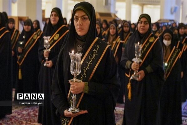 آیین لاله گردانی و عزاداری شام شهادت حضرت فاطمه سلام الله علیها در حرم مطهر حضرت شاهچراغ (ع)