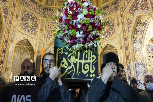 آیین لاله گردانی و عزاداری شام شهادت حضرت فاطمه سلام الله علیها در حرم مطهر حضرت شاهچراغ (ع)