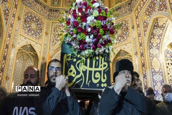 آیین لاله گردانی و عزاداری شام شهادت حضرت فاطمه سلام الله علیها در حرم مطهر حضرت شاهچراغ (ع)