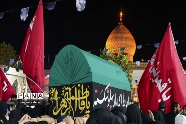 آیین لاله گردانی و عزاداری شام شهادت حضرت فاطمه سلام الله علیها در حرم مطهر حضرت شاهچراغ (ع)