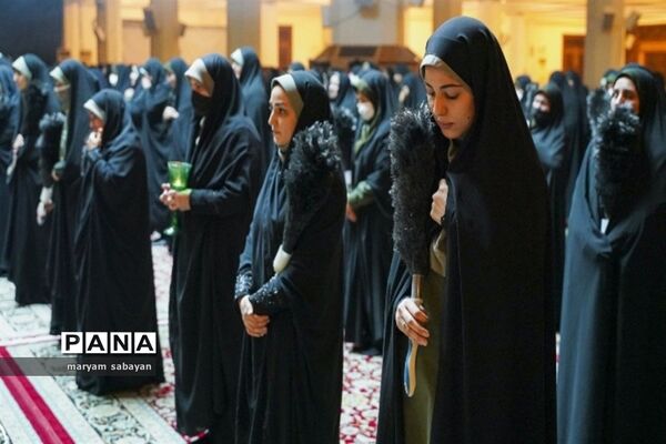آیین لاله گردانی و عزاداری شام شهادت حضرت فاطمه سلام الله علیها در حرم مطهر حضرت شاهچراغ (ع)