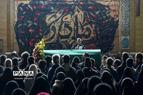 آیین لاله گردانی و عزاداری شام شهادت حضرت فاطمه سلام الله علیها در حرم مطهر حضرت شاهچراغ (ع)