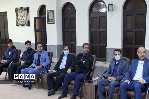 دیدار اعضای تیم ملی فوتبال ساحلی با نماینده ولی فقیه در استان بوشهر